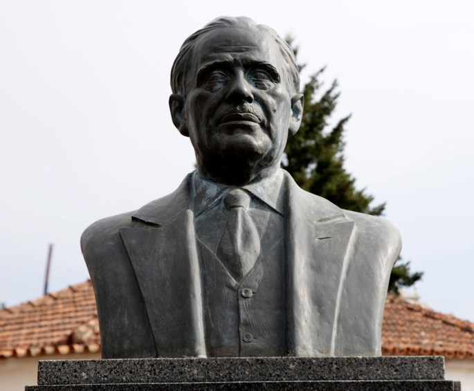 Estátua de Bissaya Barreto em Castanheira de Pera