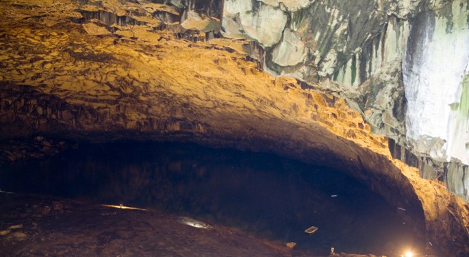 Lagoa no interior da gruta
