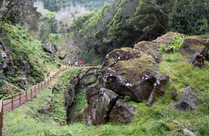 Espaço envolvente da gruta 