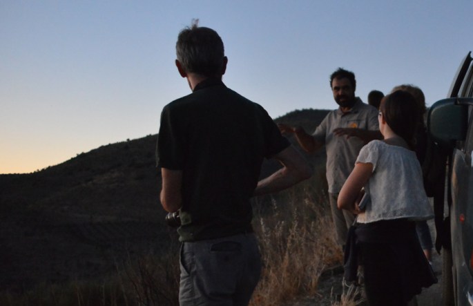 A visita começa ao pôr do sol