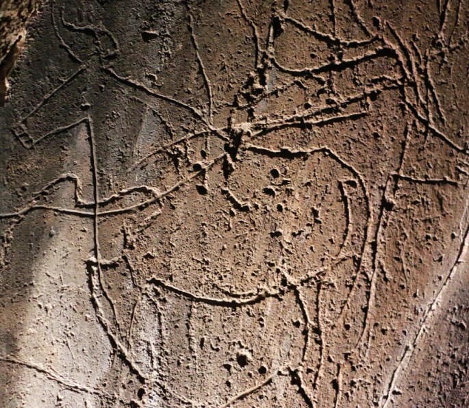 Vista das gravuras com luz artificial