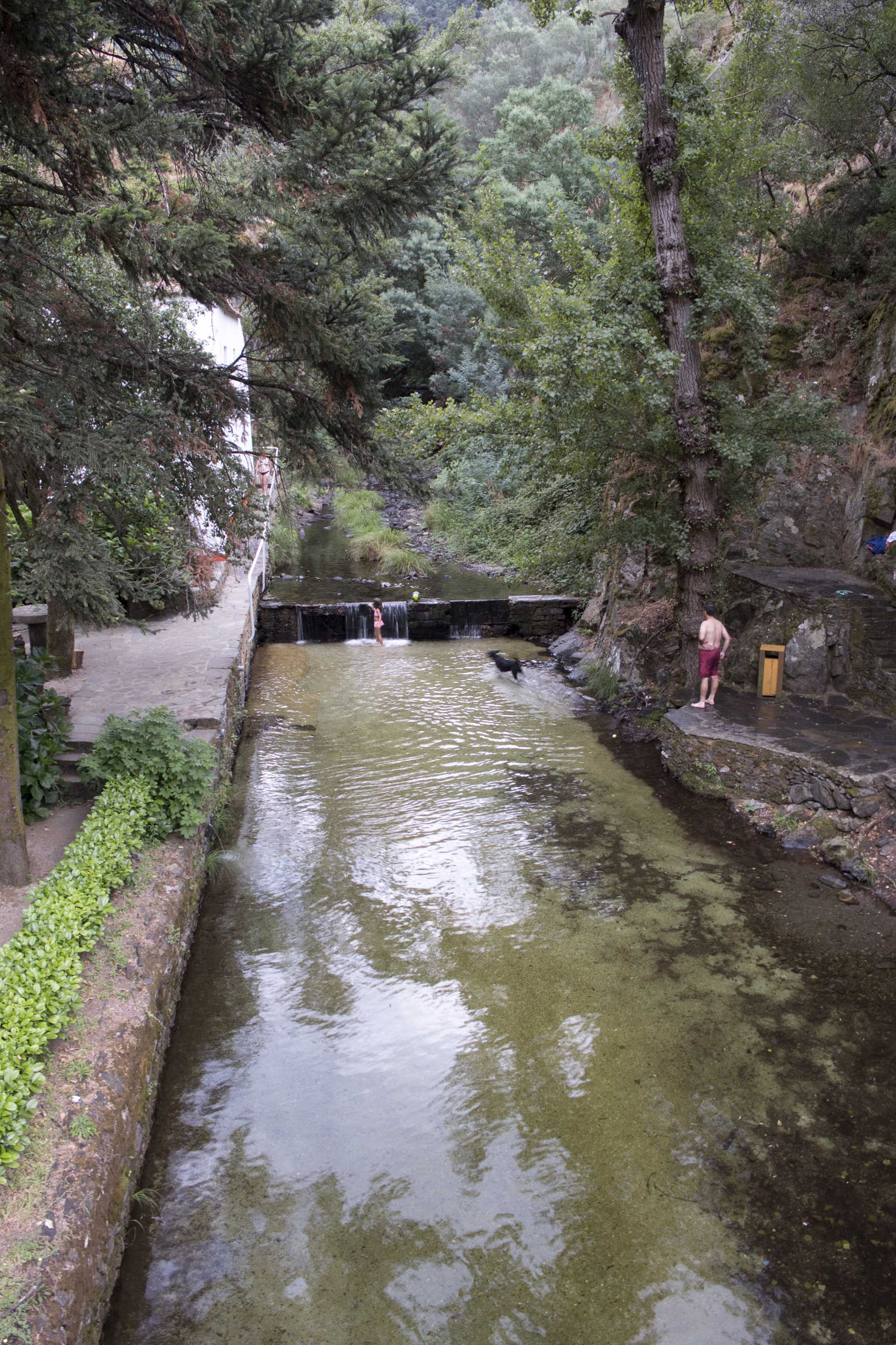 Ribeira e inicio da praia fluvial