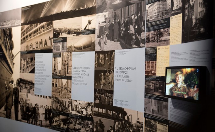 Referencias aos refugiados em Lisboa e partida de barco