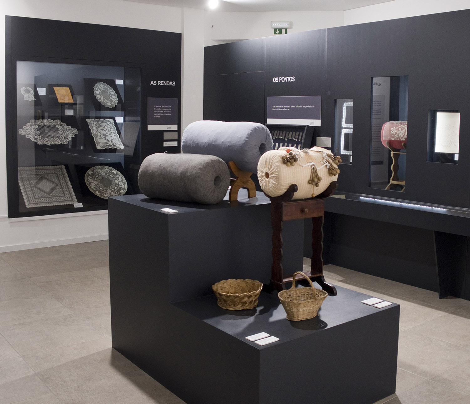 Exposição de instrumentos das rendeiras, rendas antigas e o historial em Peniche