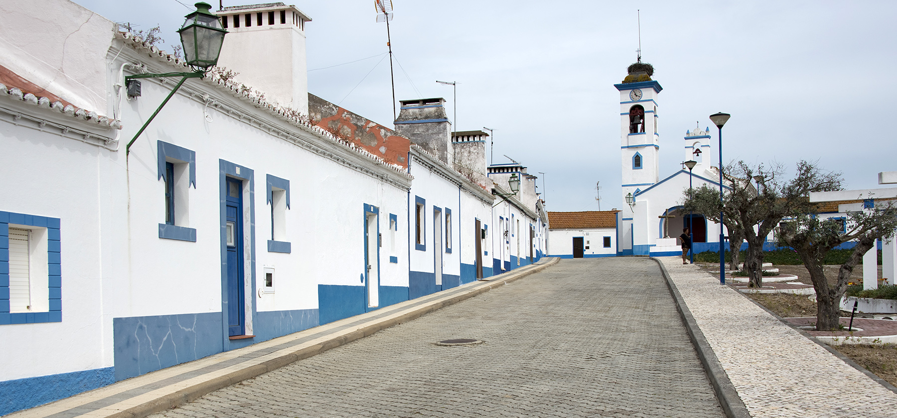 As chaminés são muito grandes comparadas com as casas