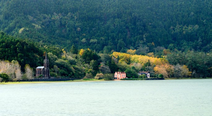 A lagoa e a Capela de Nossa Senhora da Vitória