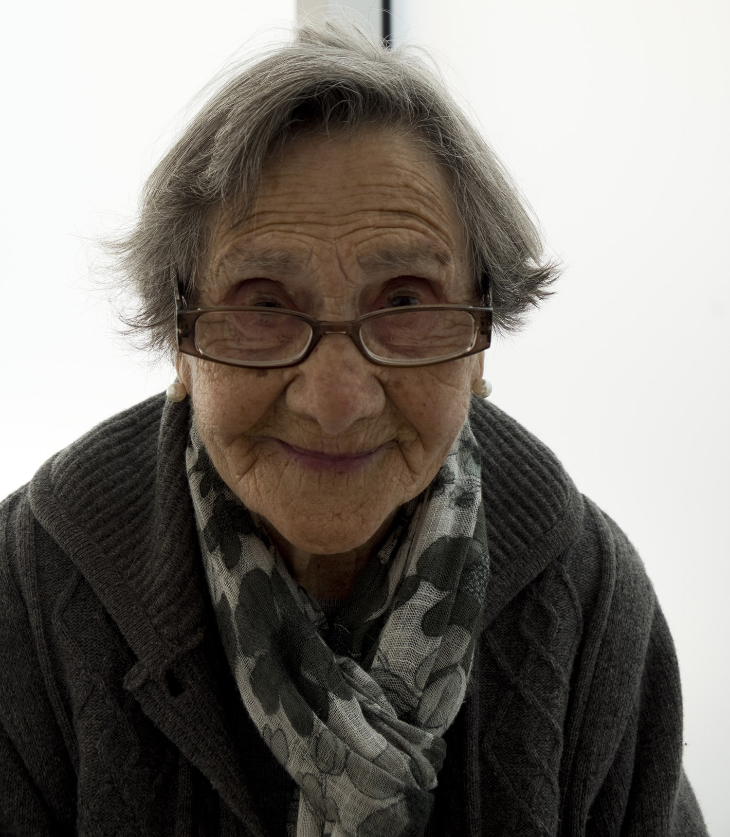 A senhora Natilde no Museu de Rendas de Bilros de Peniche