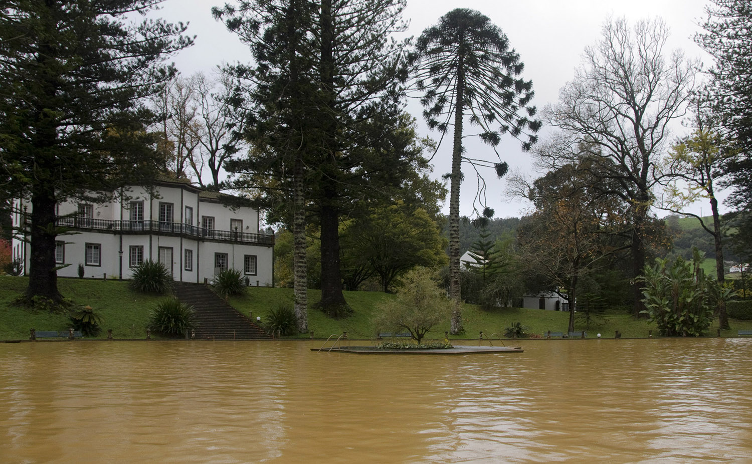 Tanque com água termal