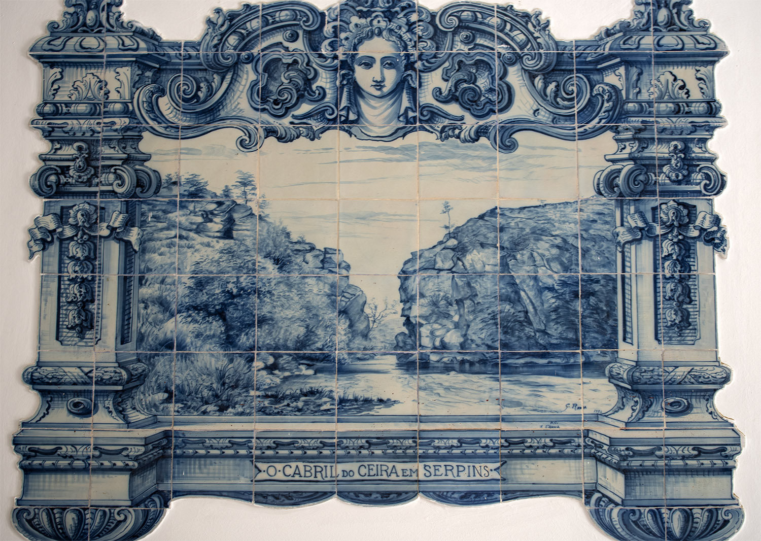 Azulejos com o desenho do Cabril do Ceira nos Paços do Concelho da Lousã