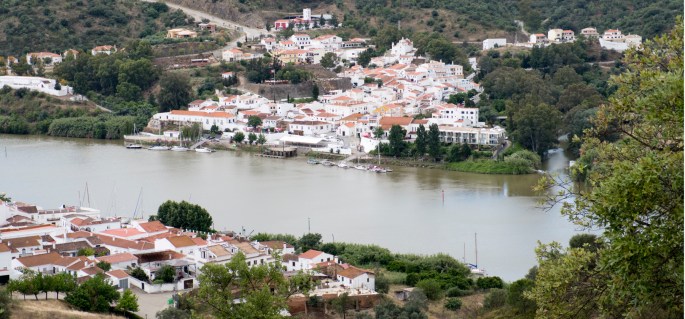 O Guadiana a separar Alcoutim de Sanlúcar