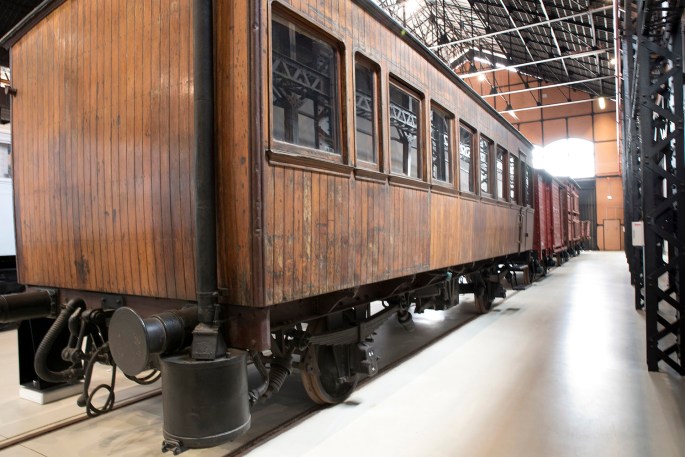 Carruagem de madeira