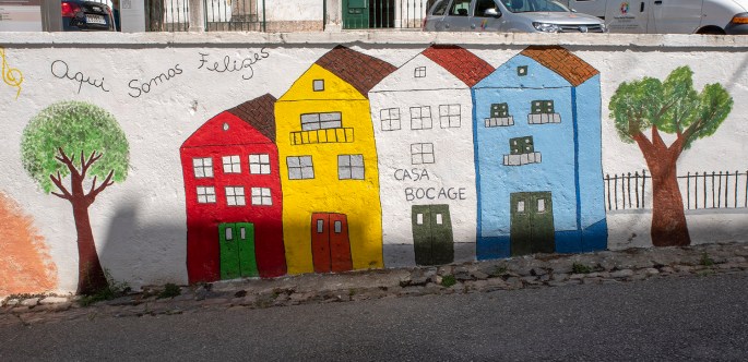 Mural na rua da Casa Bocage