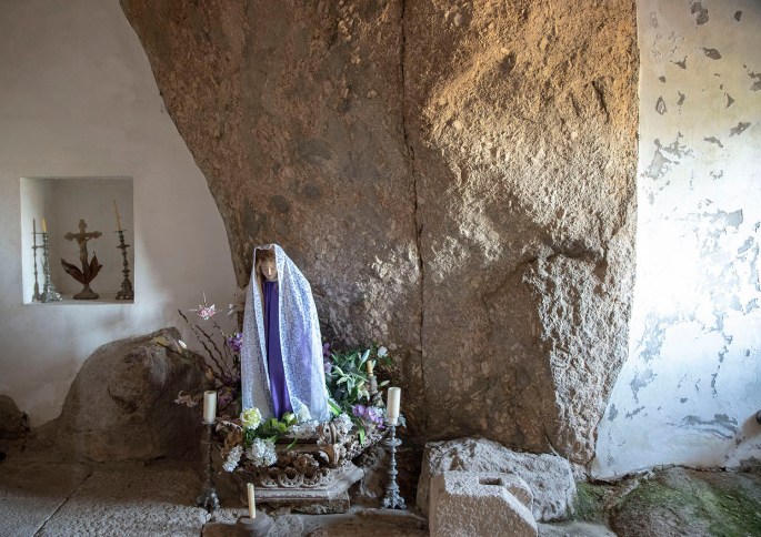 O quadro estava neste compartimento da igreja antes de ser restaurado