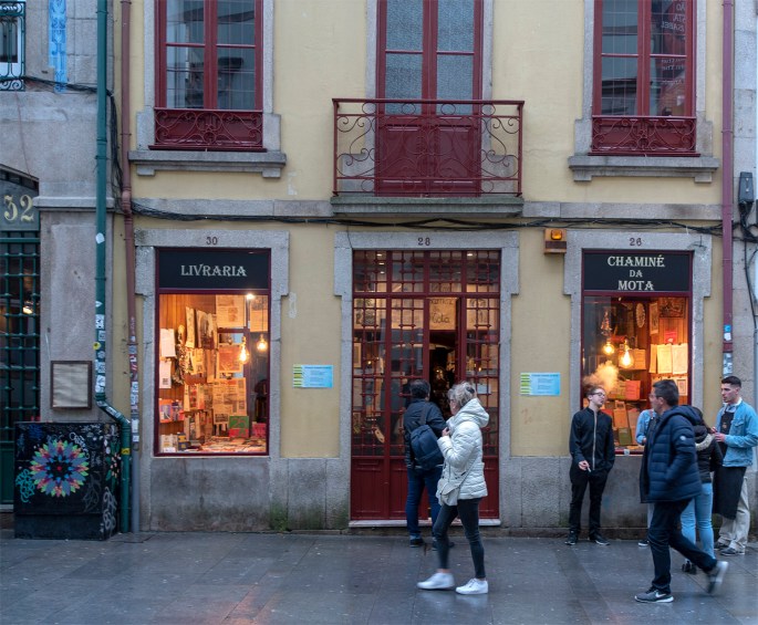 Fachada da Livraria na rua das Flores