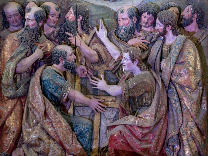 Figuras em relevo do altar-mor