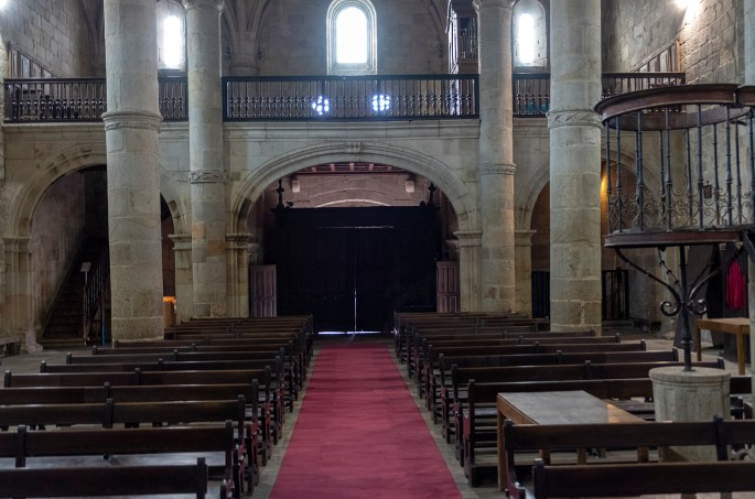 Nave central da igreja