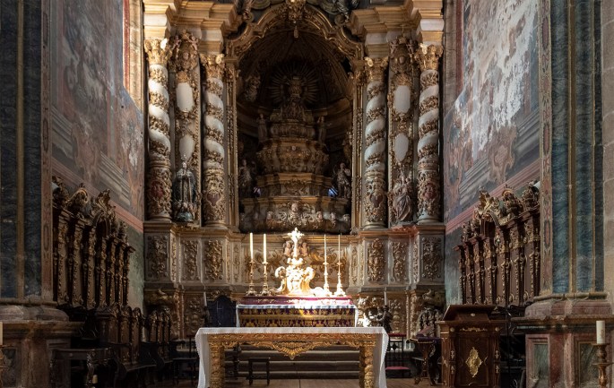 Altar-mor de estilo barroco