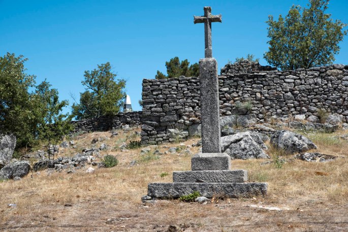 Cruzeiro e marco geoidésico