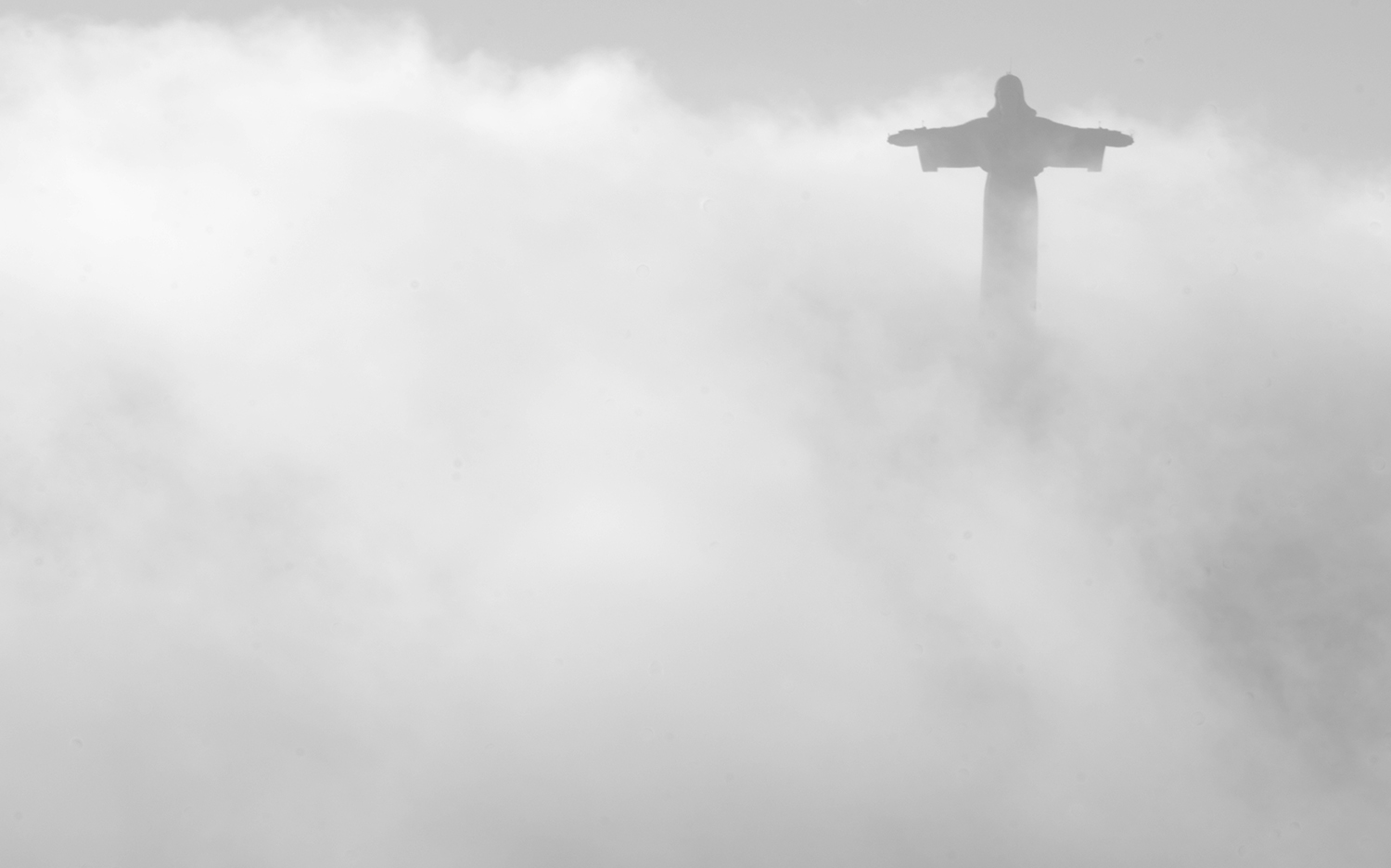 site_cristorei_nevoeiro1d_pb