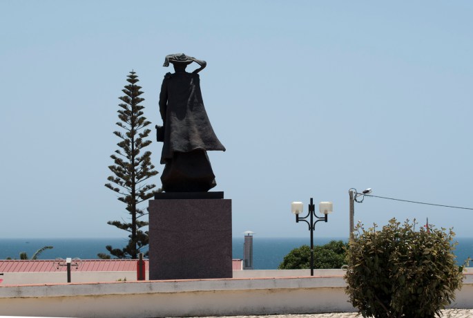 Estátua do Infante em Sagres