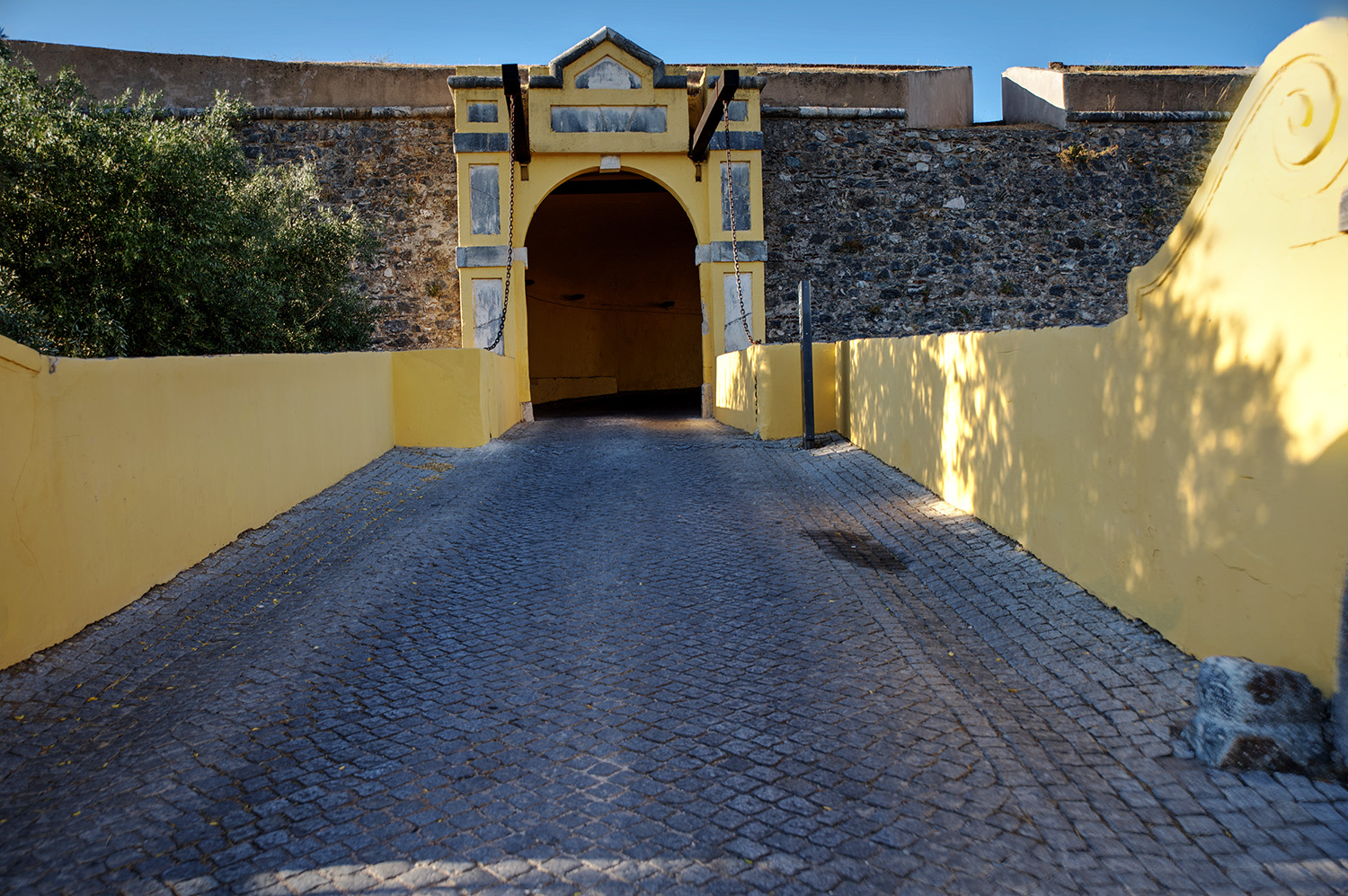 site_elvas_fortaleza_porta2_hdr