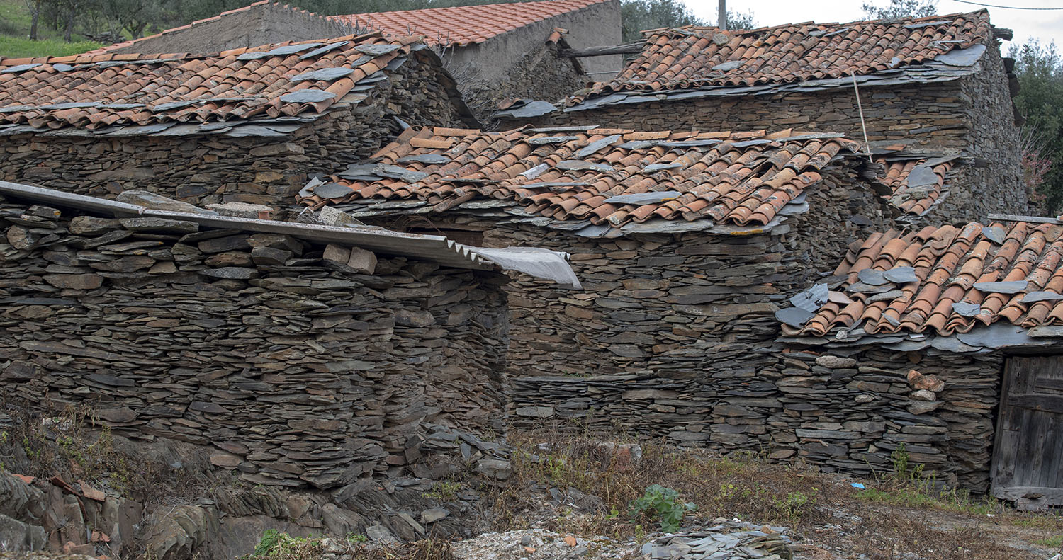 As primeiras casas de Soalheiras