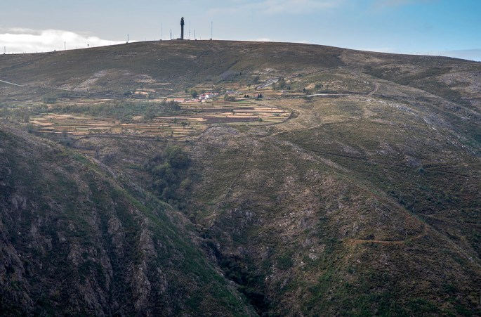 Vista para Castanheira e a torre do IPMA